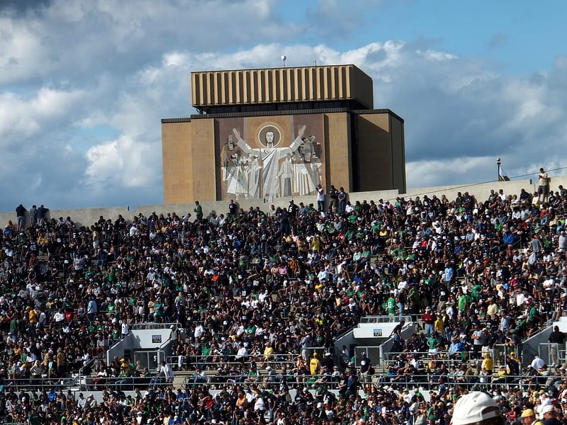 Notre-Dame-Stadium-Touchdown-Jesus.jpg