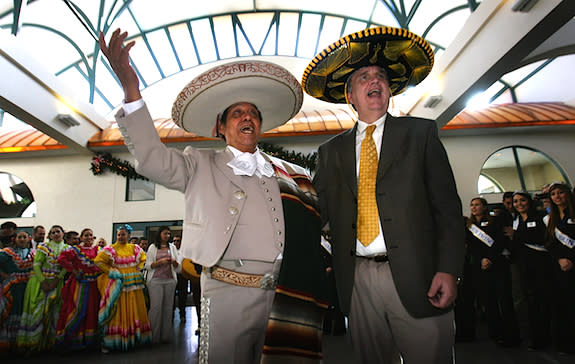 Paul-Johnson-Sings-in-a-Sombrero.jpg