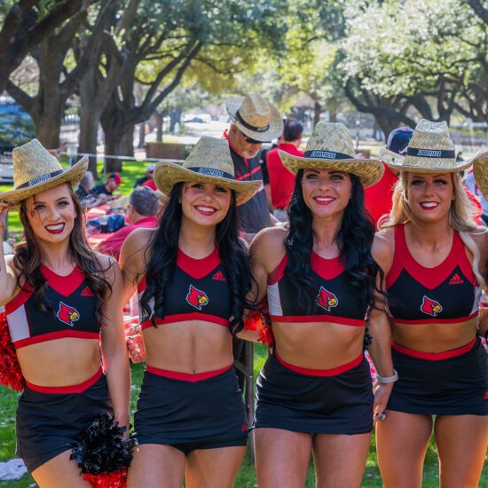 0008826_Louisville_cheerleaders_tailgate_acc_championship.jpeg