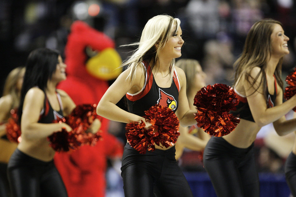 Louisville+Cheerleaders+Basketball+3.jpg