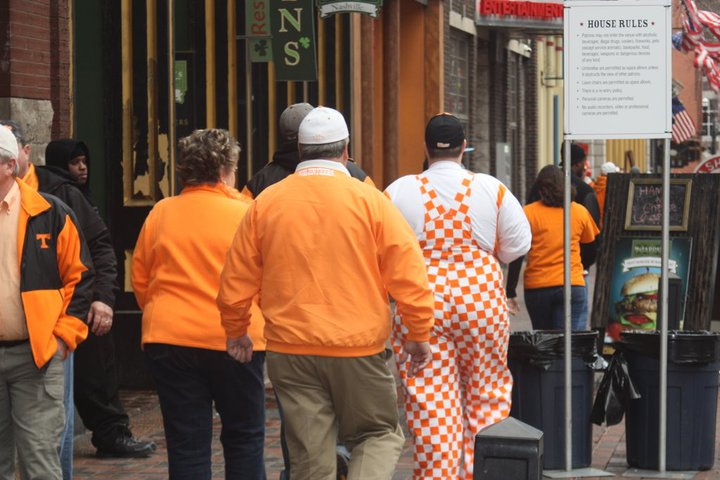 tennessee-volunteer-fans.jpg