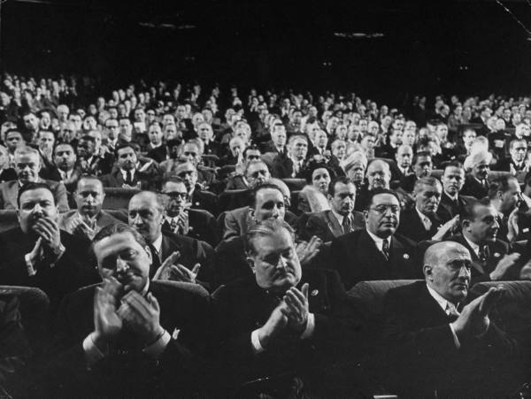 toptenz-clapping-audience.jpg