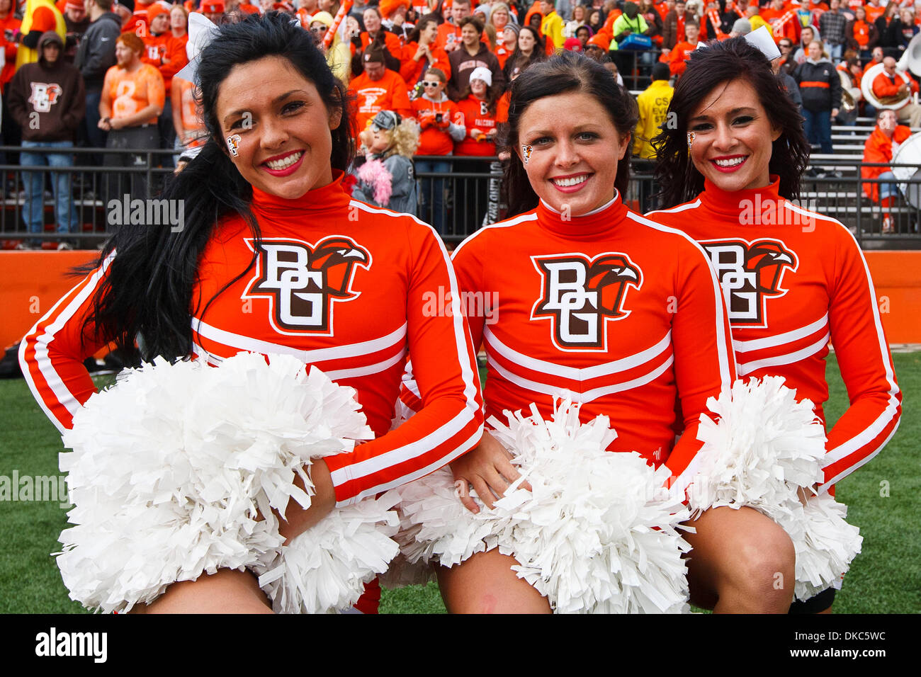 oct-15-2011-bowling-green-ohio-us-the-bowling-green-cheerleaders-during-DKC5WC.jpg