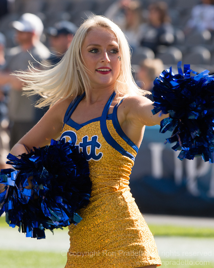IMG-8614-Pitt-cheerleader.jpg