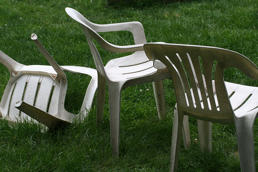 plastic_lawn_chairs.jpg